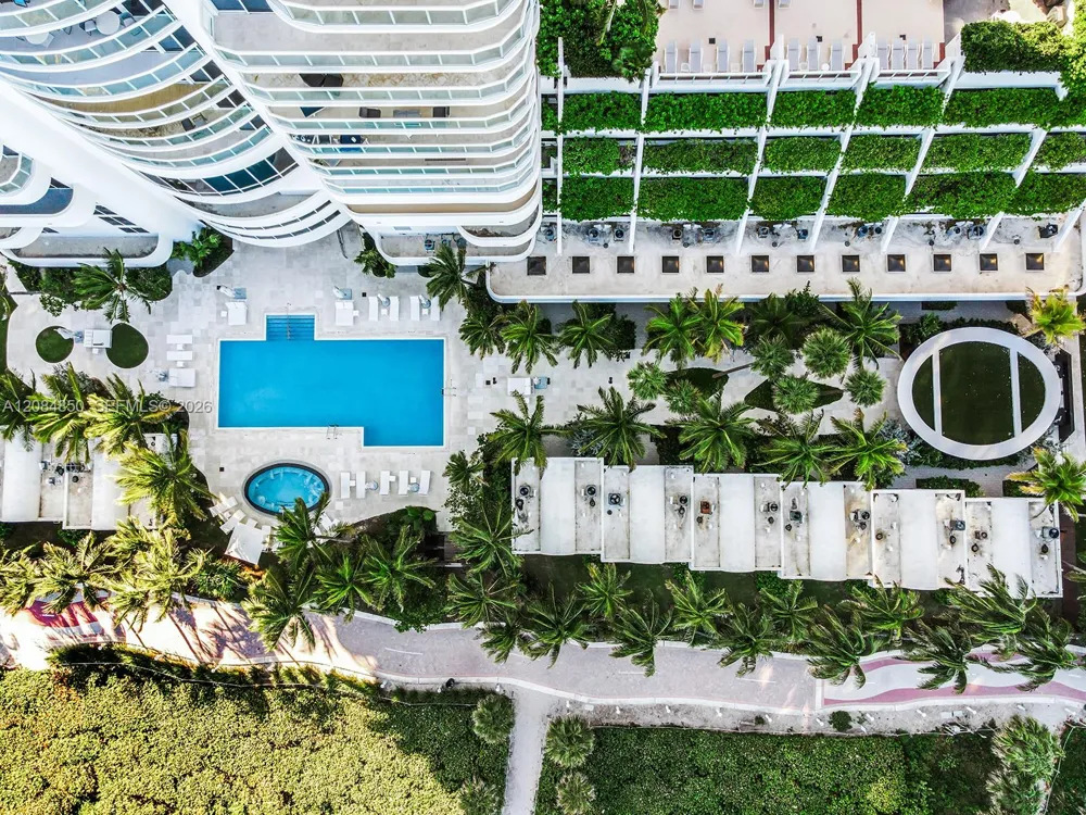 6365 Collins Ave #1911 Miami Beach, FL 33141