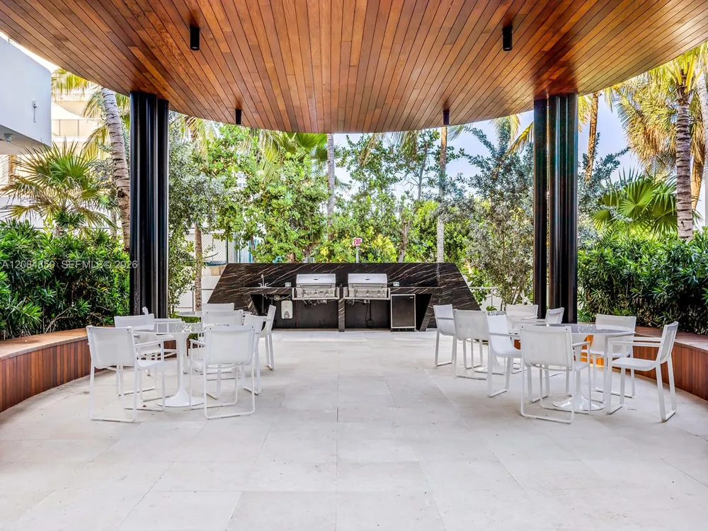 6365 Collins Ave #1911 Miami Beach, FL 33141