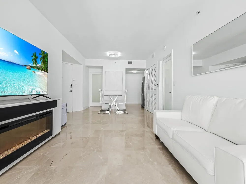 6365 Collins Ave #1911 Miami Beach, FL 33141