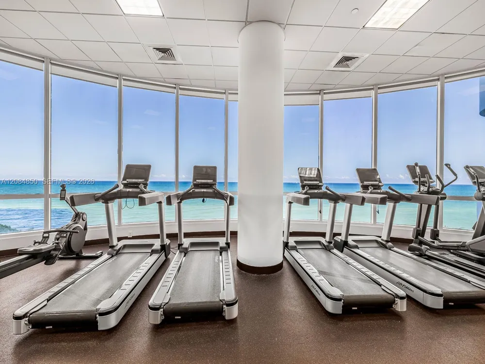 6365 Collins Ave #1911 Miami Beach, FL 33141