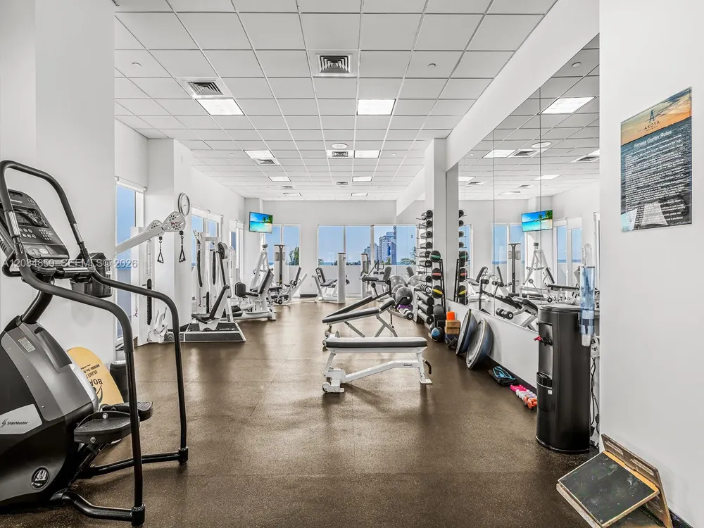 6365 Collins Ave #1911 Miami Beach, FL 33141