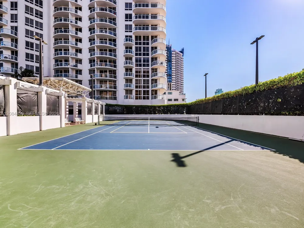 6365 Collins Ave #1911 Miami Beach, FL 33141