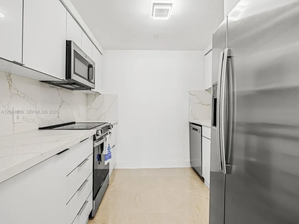 6365 Collins Ave #1911 Miami Beach, FL 33141