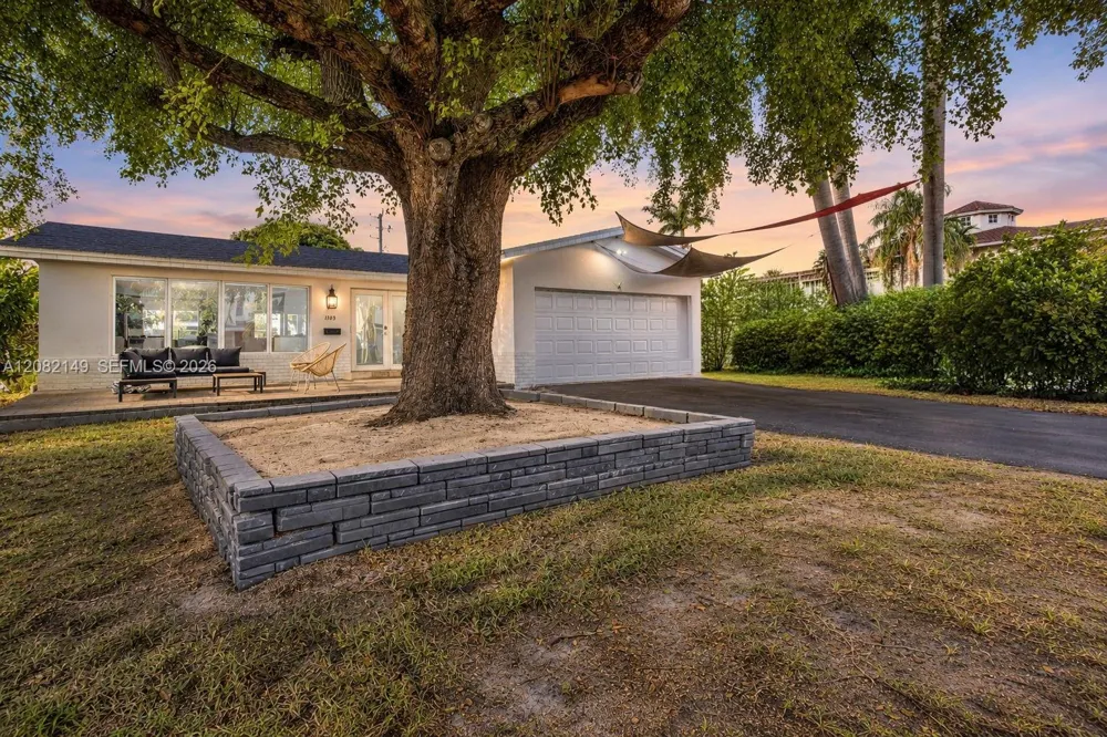 1103 Washington St Hollywood, FL 33019