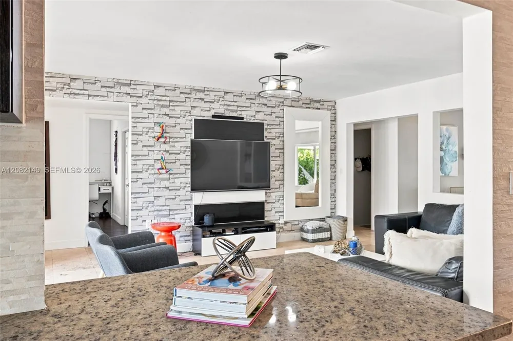 1103 Washington St Hollywood, FL 33019