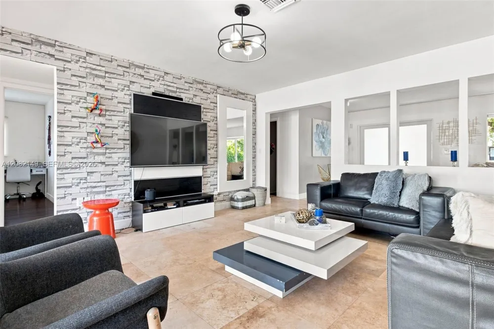 1103 Washington St Hollywood, FL 33019