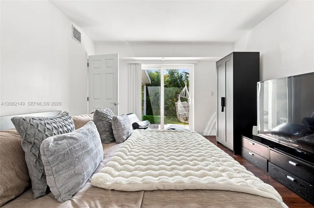 1103 Washington St Hollywood, FL 33019