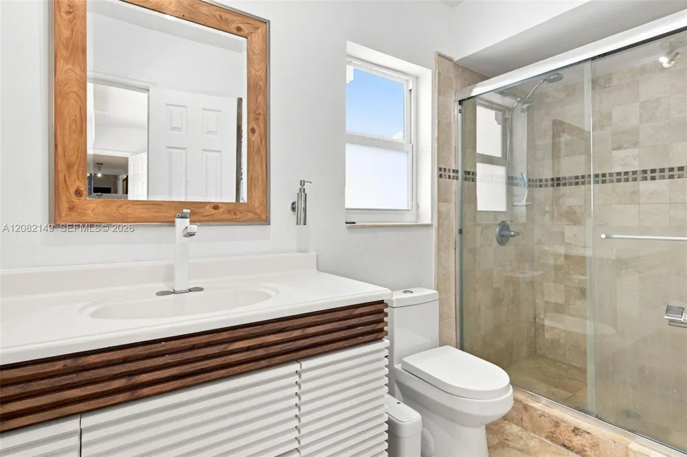 1103 Washington St Hollywood, FL 33019