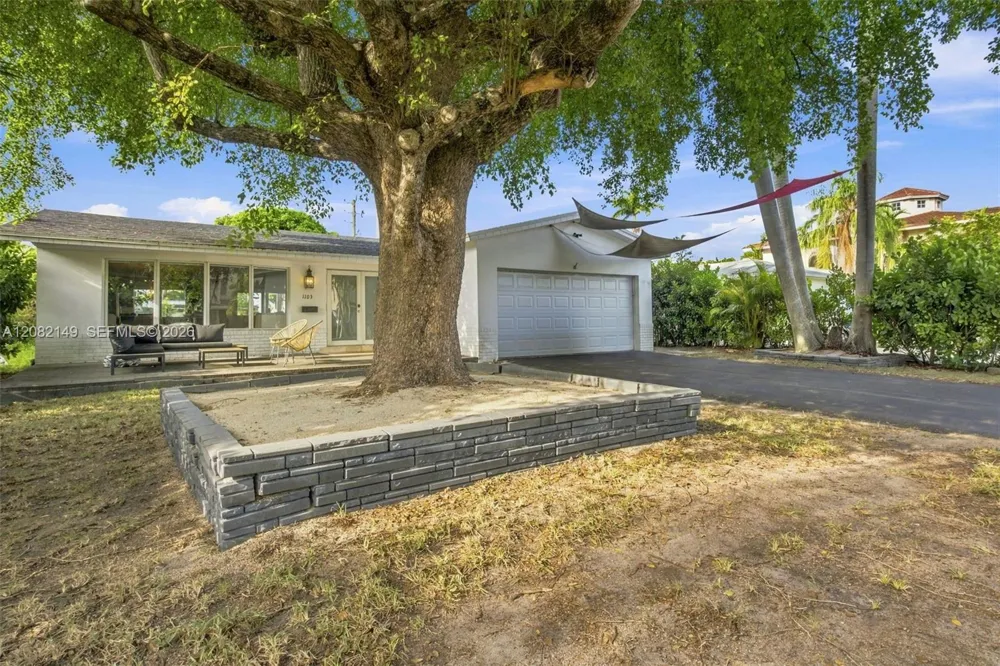 1103 Washington St Hollywood, FL 33019