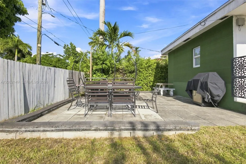 1103 Washington St Hollywood, FL 33019