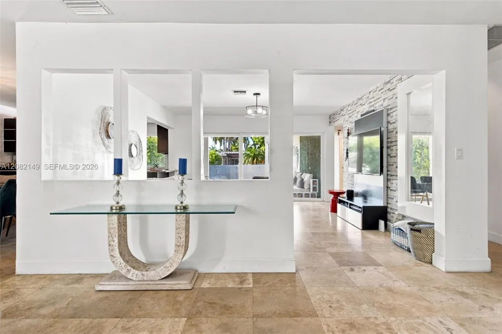 1103 Washington St Hollywood, FL 33019