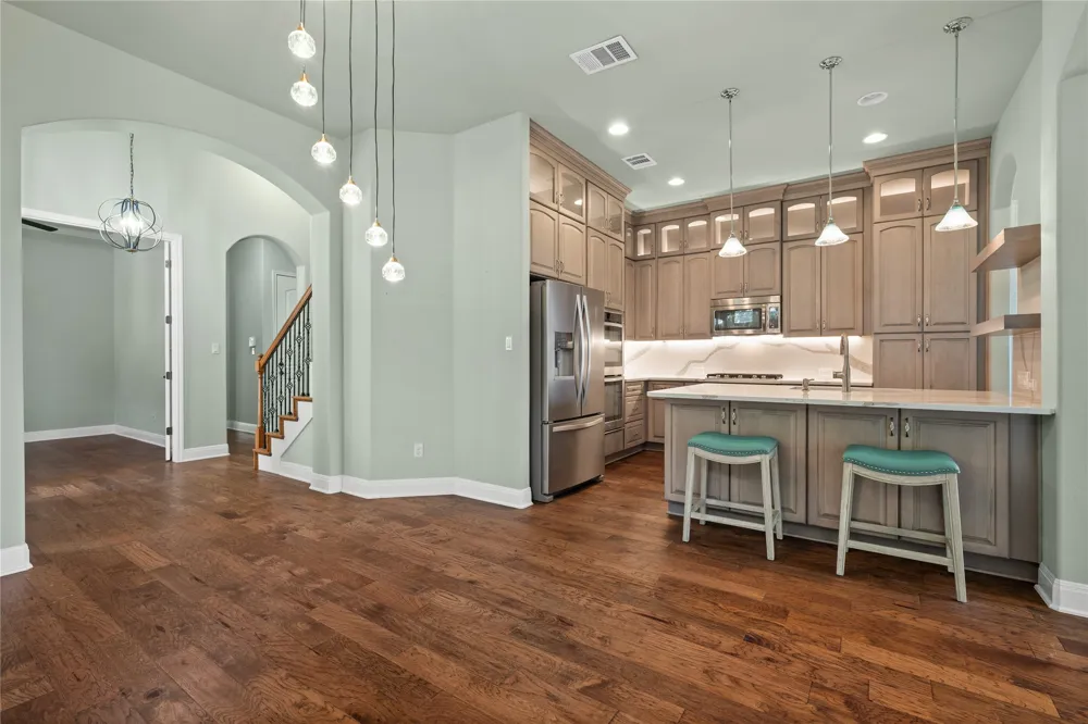 214 Darwins Way Lakeway, TX 78734