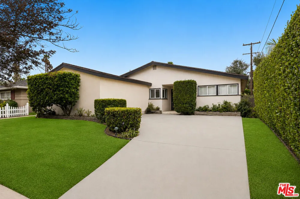 4829 Dempsey Avenue Encino, CA 91436
