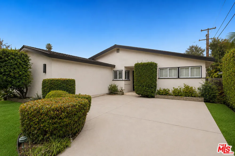 4829 Dempsey Avenue Encino, CA 91436