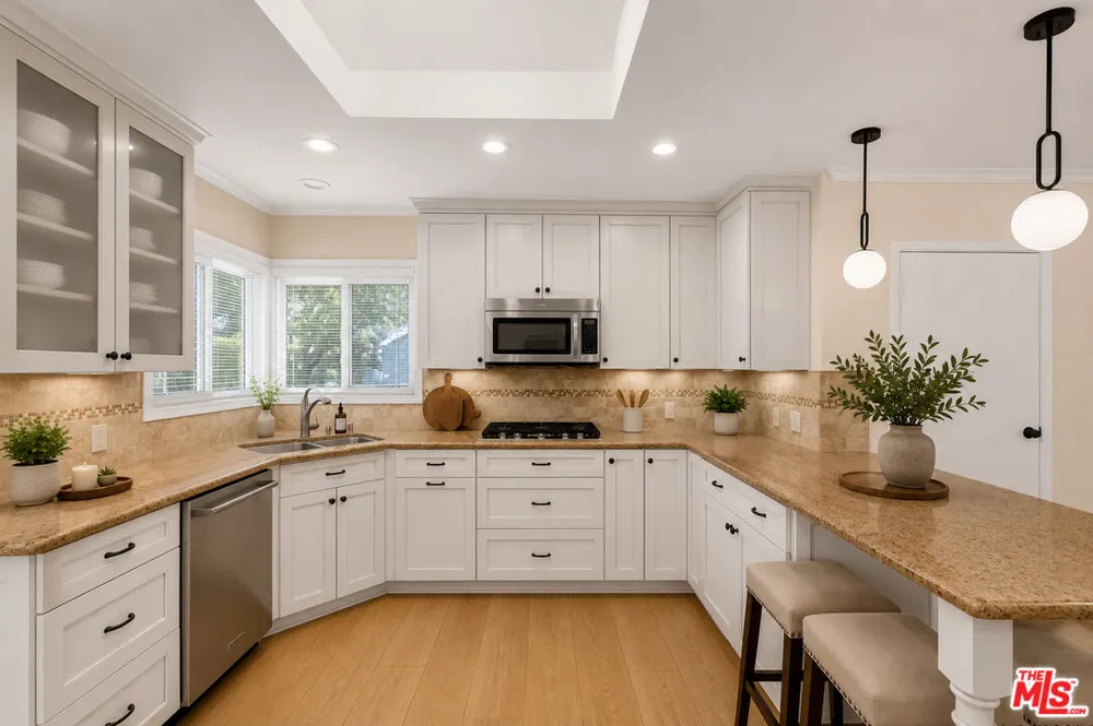 4829 Dempsey Avenue Encino, CA 91436