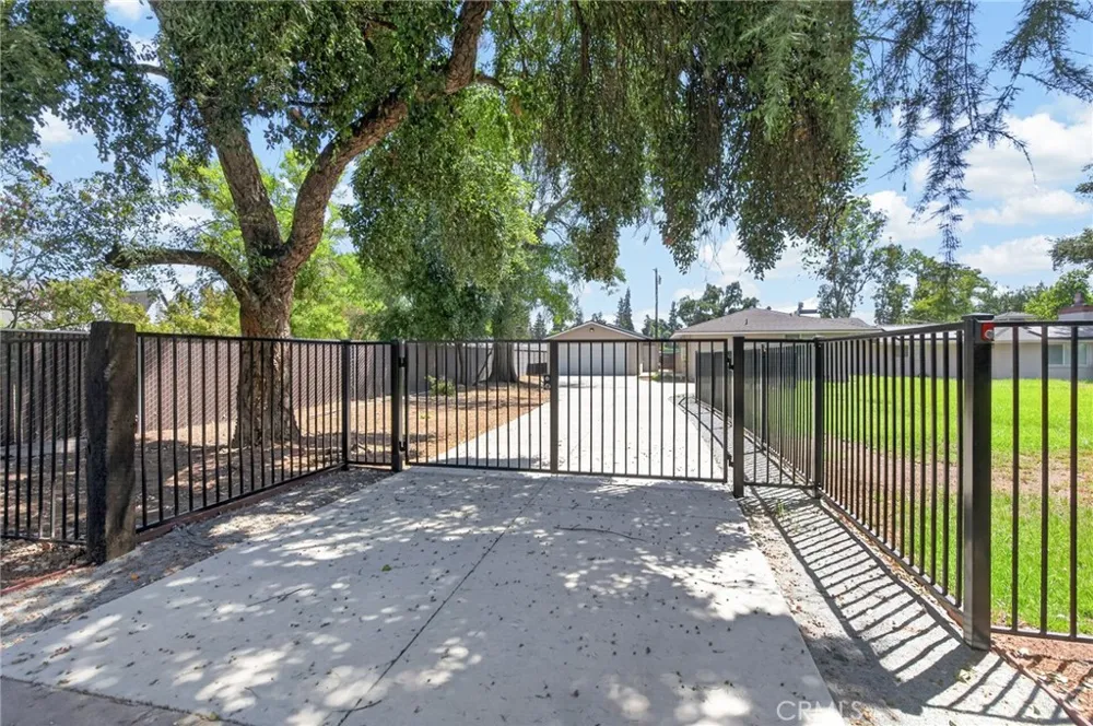 4832 Fruit Fresno, CA 93705