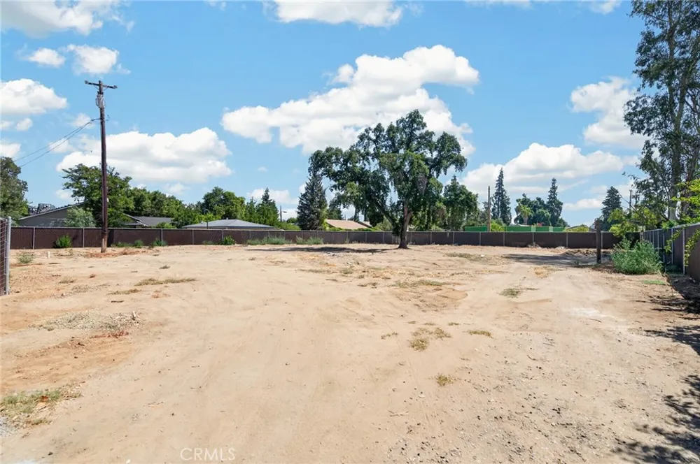4832 Fruit Fresno, CA 93705