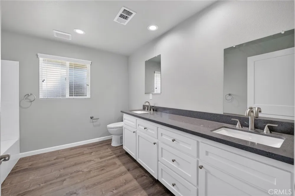 4832 Fruit Fresno, CA 93705