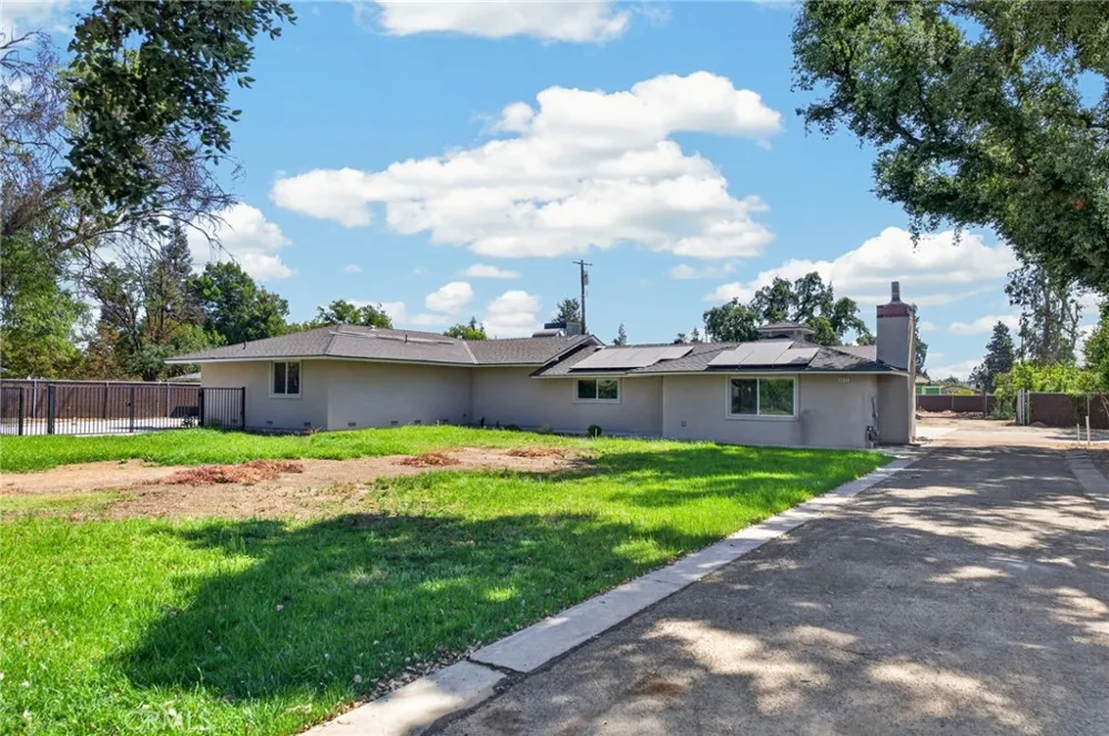 4832 Fruit Fresno, CA 93705