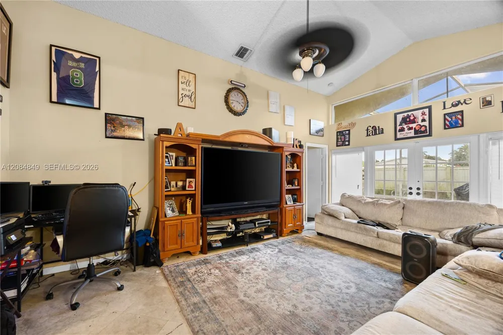 1065 W Fairfax Cir W Boynton Beach, FL 33436