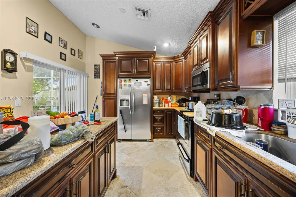 1065 W Fairfax Cir W Boynton Beach, FL 33436