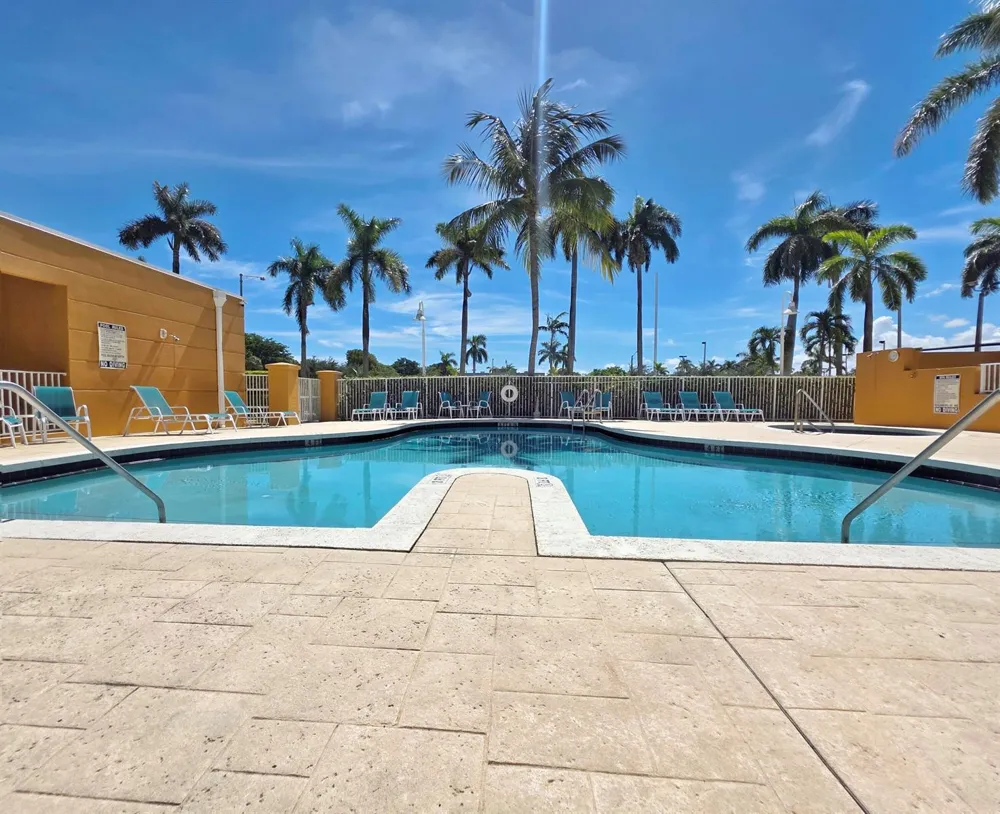 1341 SE 3rd Avenue #307 Dania Beach, FL 33004