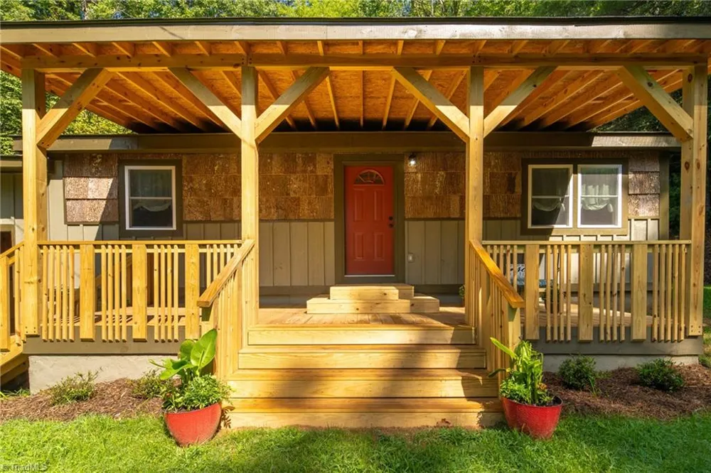 190 Hummingbird Lane Fleetwood, NC 28626
