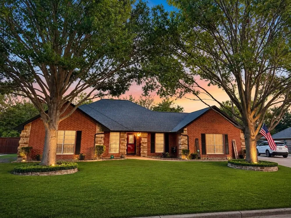 413 Flagstone Drive Burleson, TX 76028