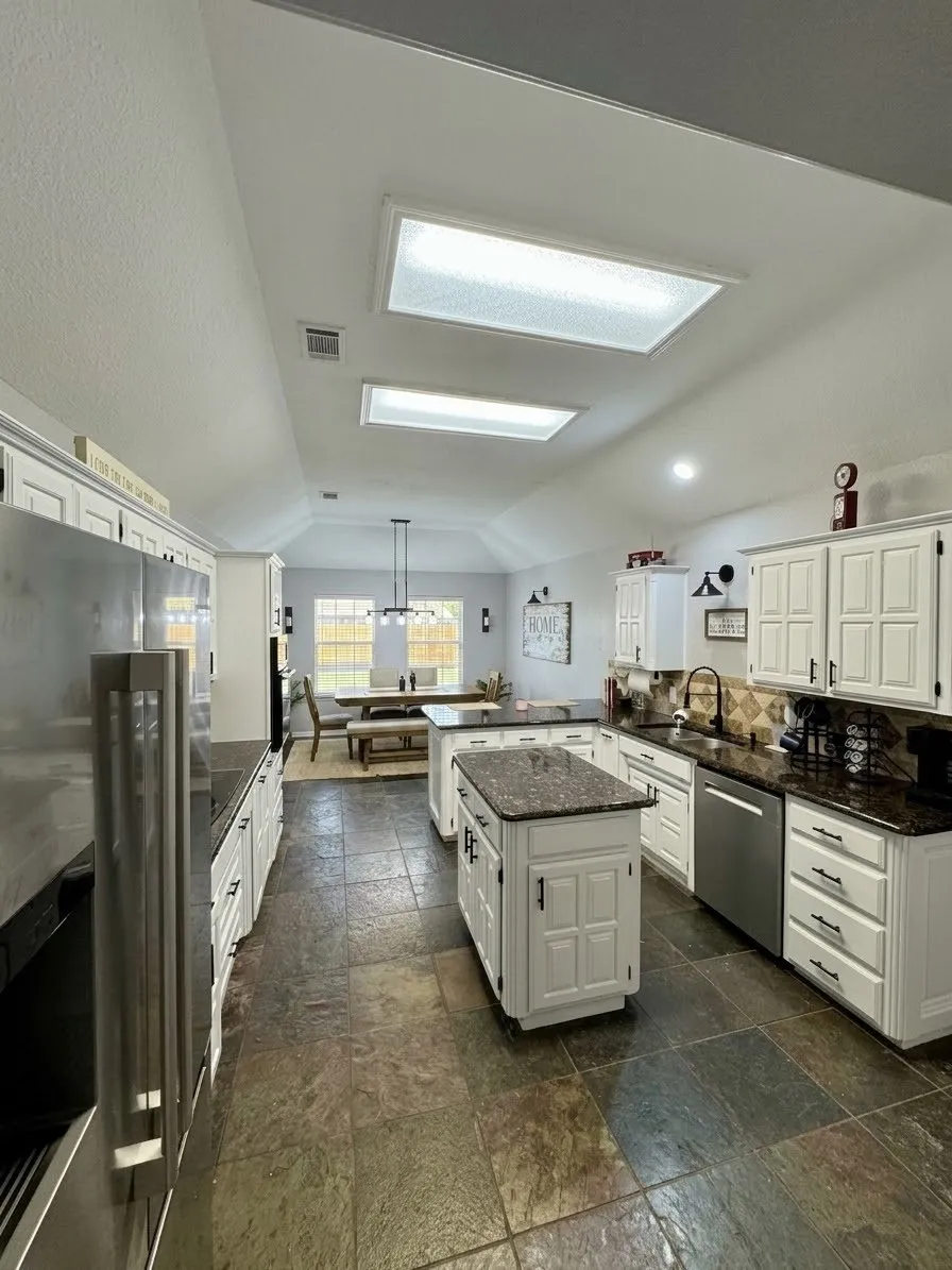 413 Flagstone Drive Burleson, TX 76028