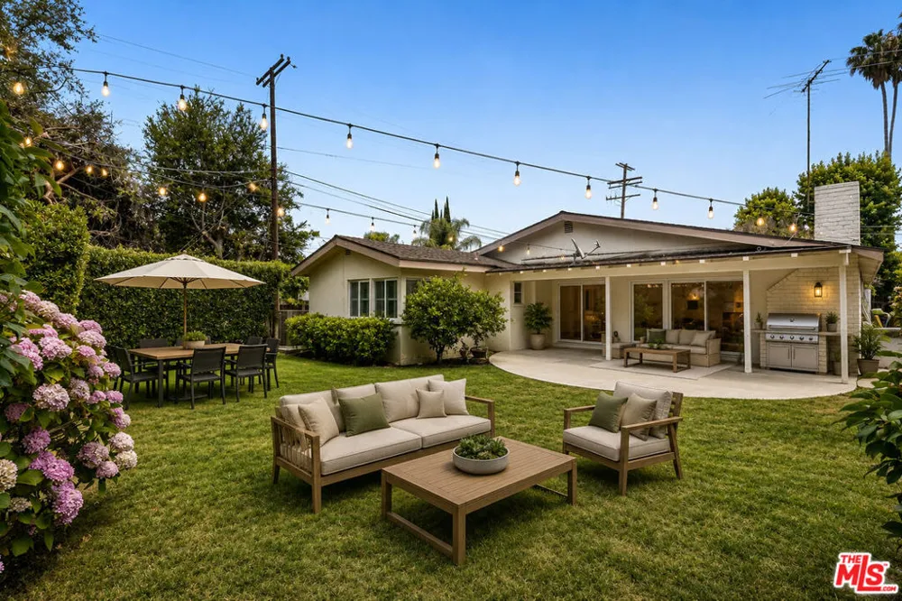 4829 Dempsey Avenue Encino, CA 91436