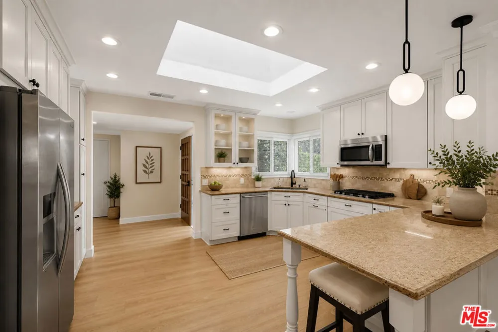4829 Dempsey Avenue Encino, CA 91436