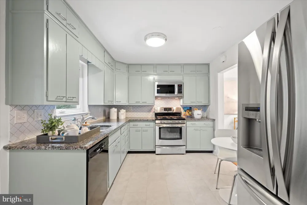 803 CHALFONTE DRIVE Alexandria, VA 22305
