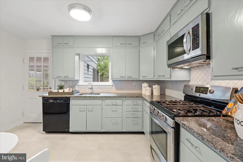 803 CHALFONTE DRIVE Alexandria, VA 22305