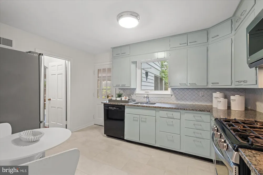 803 CHALFONTE DRIVE Alexandria, VA 22305