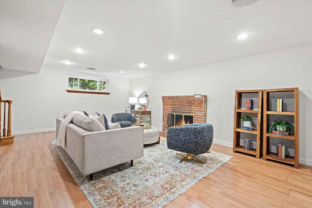 803 CHALFONTE DRIVE Alexandria, VA 22305