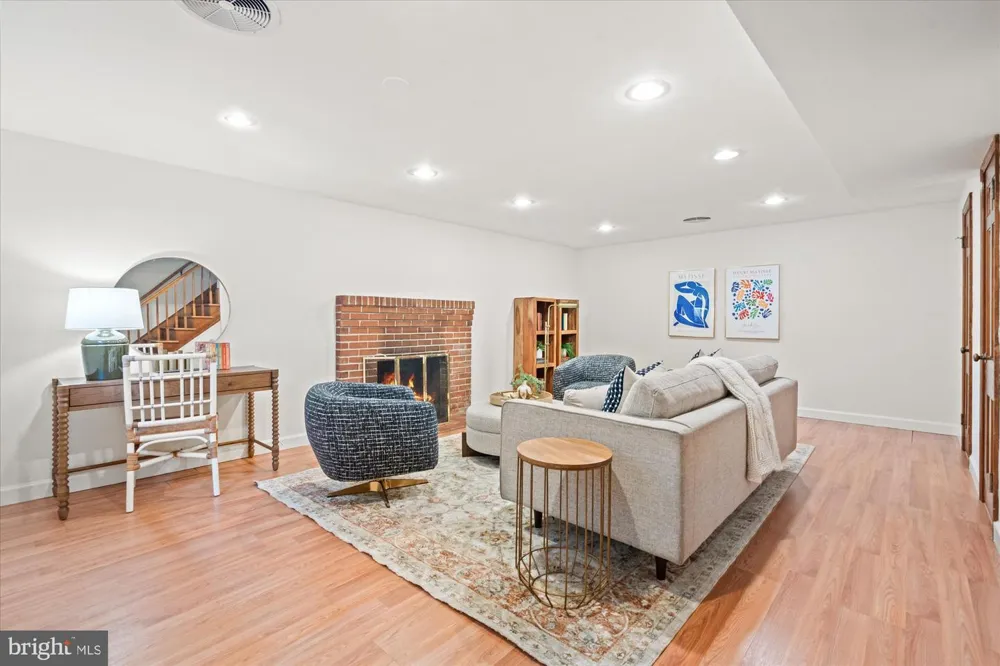 803 CHALFONTE DRIVE Alexandria, VA 22305