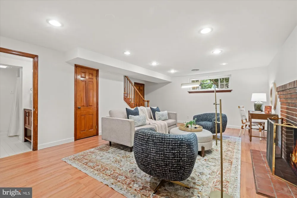 803 CHALFONTE DRIVE Alexandria, VA 22305