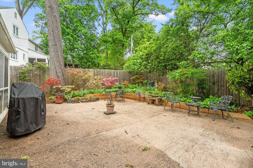 803 CHALFONTE DRIVE Alexandria, VA 22305
