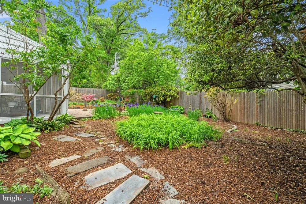 803 CHALFONTE DRIVE Alexandria, VA 22305