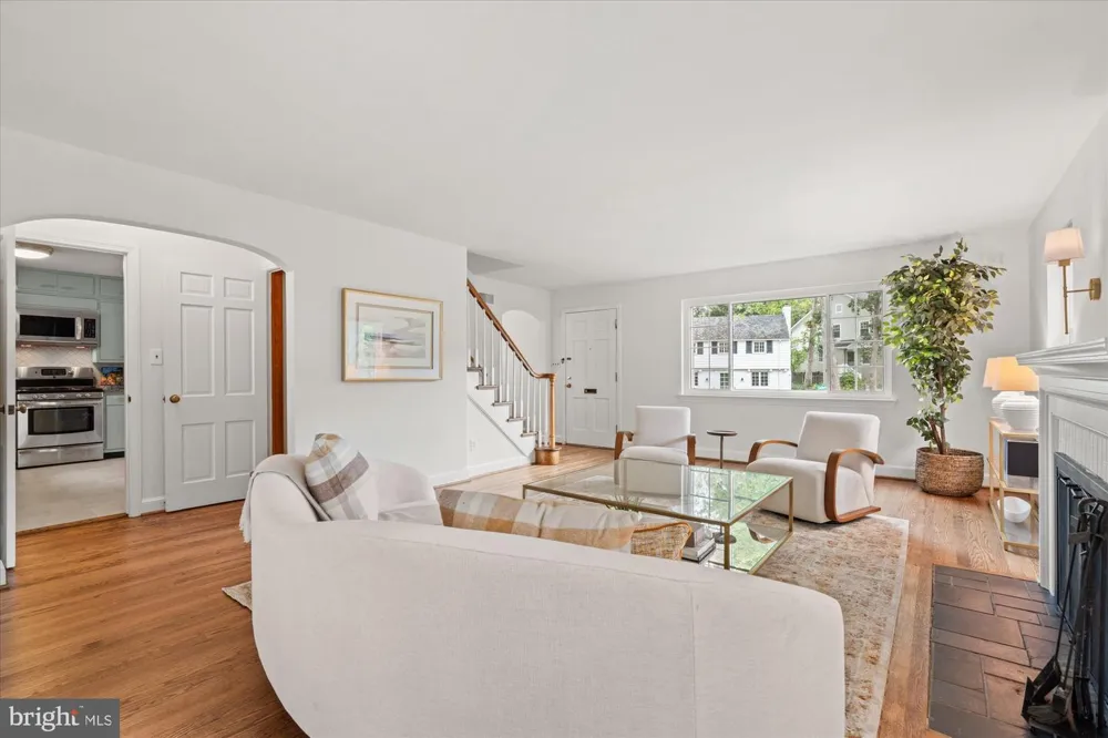 803 CHALFONTE DRIVE Alexandria, VA 22305