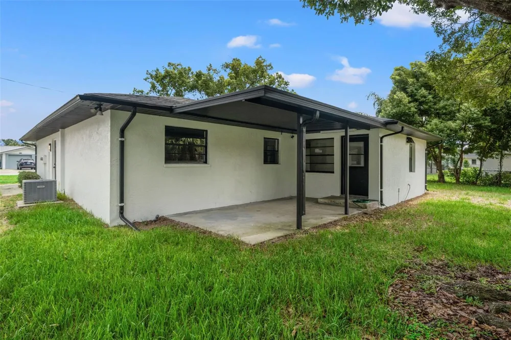 6111 18TH STREET Zephyrhills, FL 33542