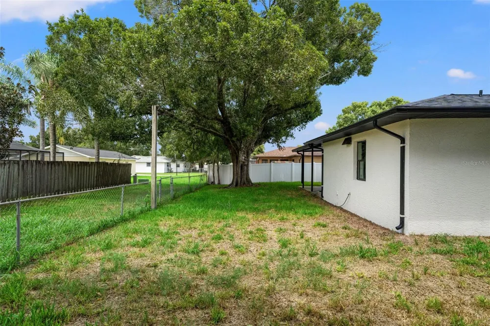 6111 18TH STREET Zephyrhills, FL 33542