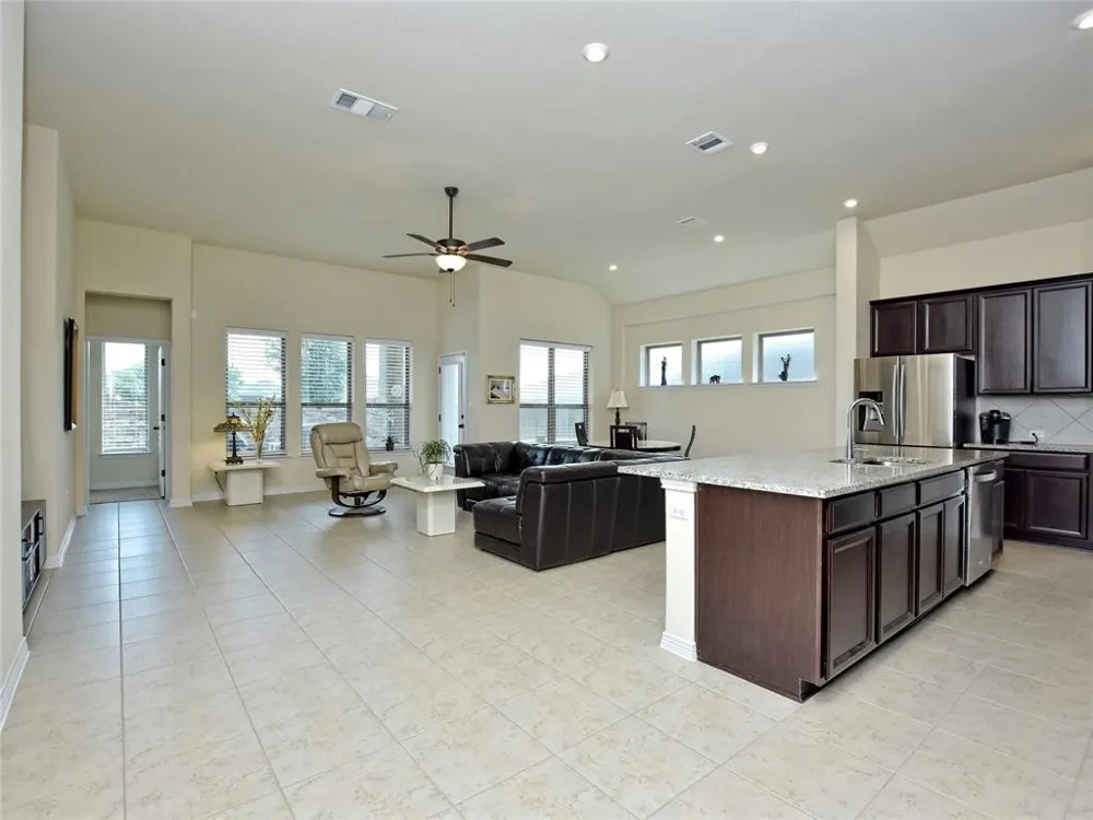 912 Paseo De Castana Way Leander, TX 78641