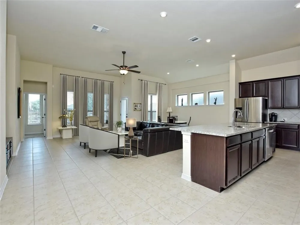 912 Paseo De Castana Way Leander, TX 78641