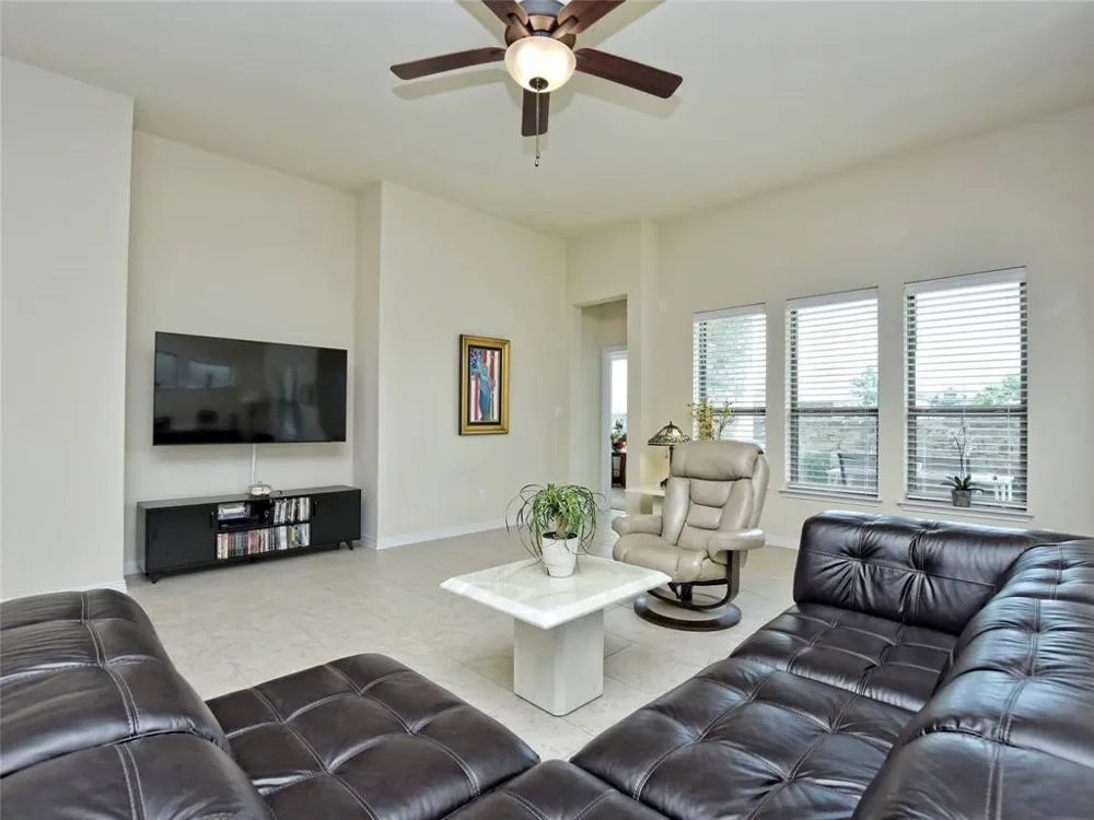 912 Paseo De Castana Way Leander, TX 78641