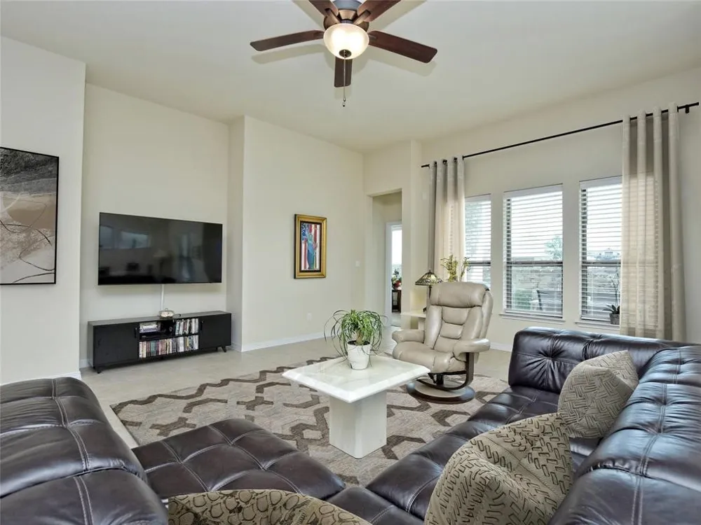 912 Paseo De Castana Way Leander, TX 78641