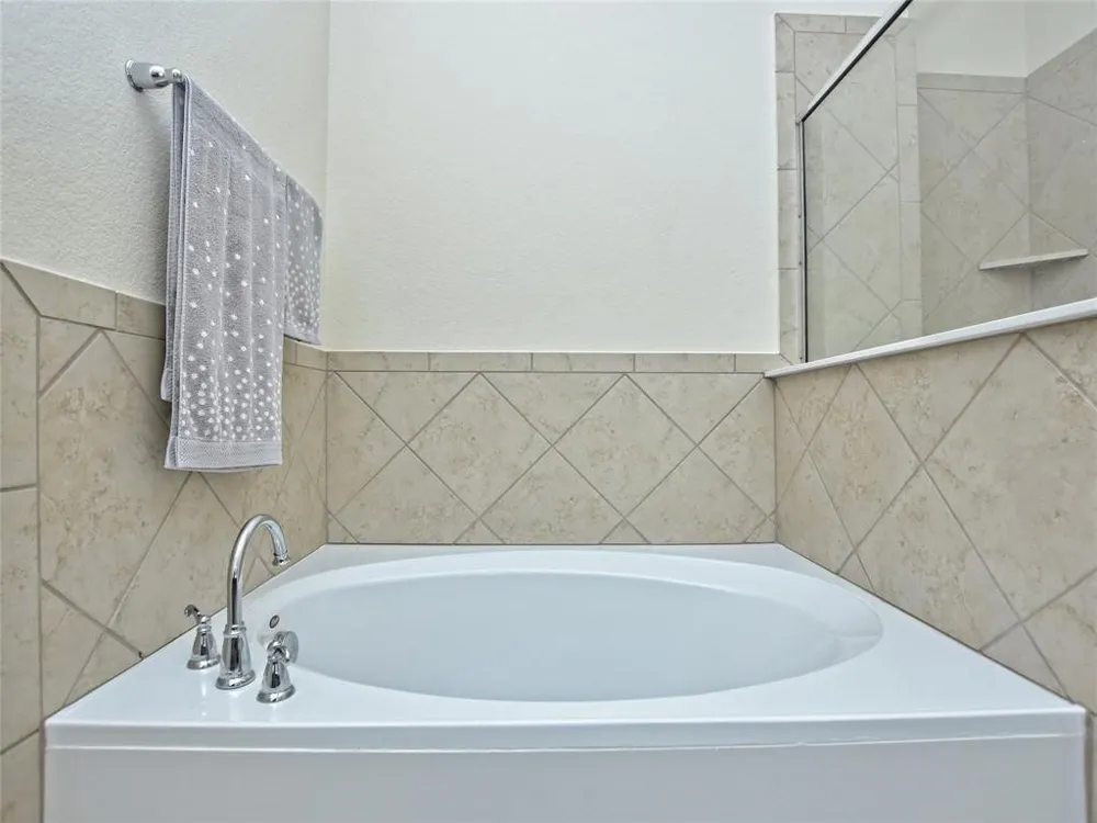 912 Paseo De Castana Way Leander, TX 78641