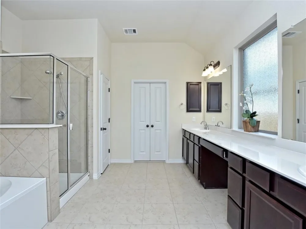 912 Paseo De Castana Way Leander, TX 78641