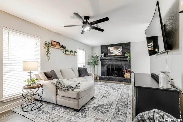 3306 Turnabout Schertz, TX 78108