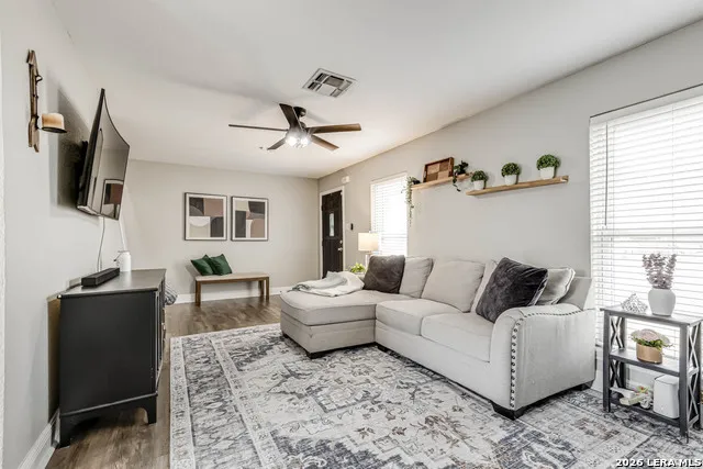 3306 Turnabout Schertz, TX 78108